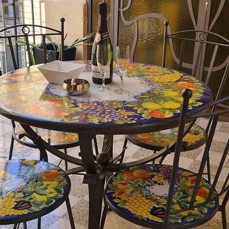 Ballaro Guest House Palermo Bagian luar foto