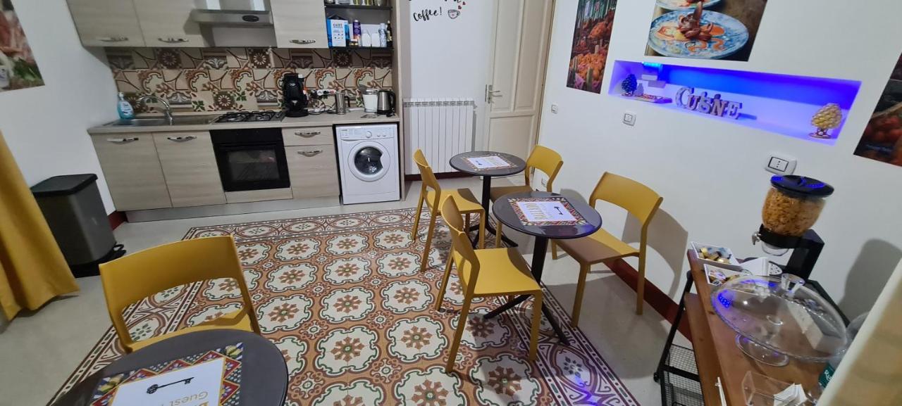 Ballaro Guest House Palermo Bagian luar foto