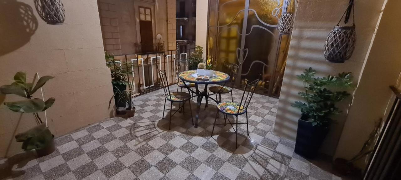 Ballaro Guest House Palermo Bagian luar foto